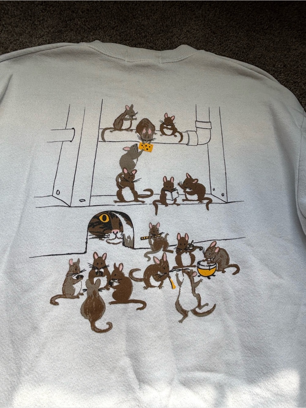 Vintage Orvis Cat & Mouse Graphic Sweatshirt - Picture 5 of 5
